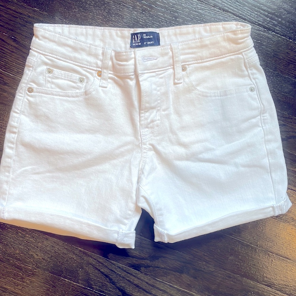 Gap white stretch denim 5 inch shorts size 25 EUC